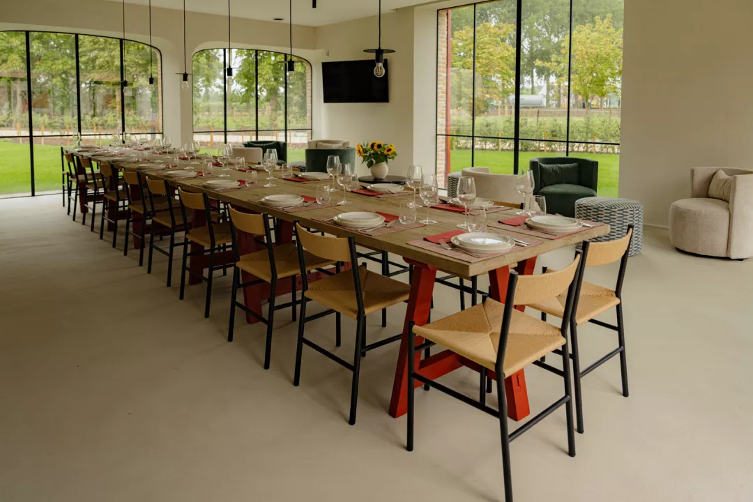 Dining table set up at De Snippe