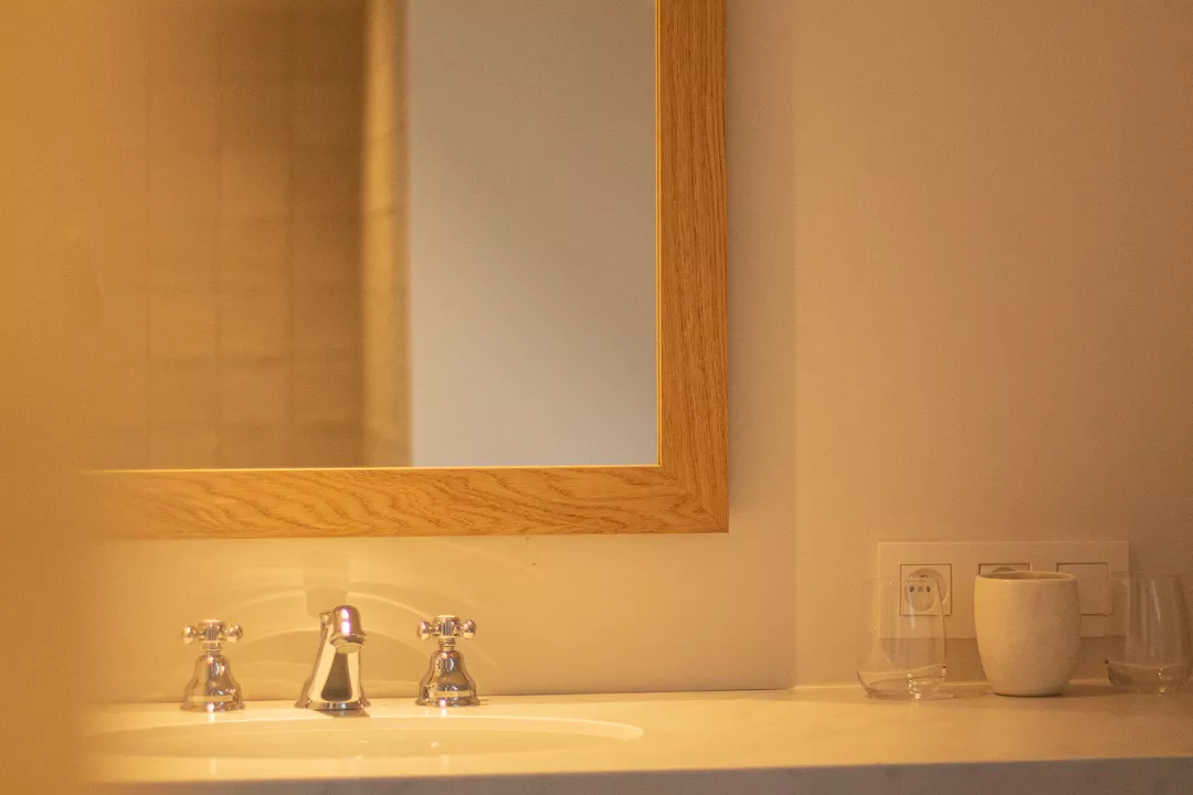 Bathroom in the B&B Landhuis with a clean, modern look.